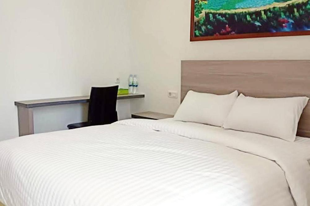 Twospaces Living At Maximus Inn パレンバン エクステリア 写真
