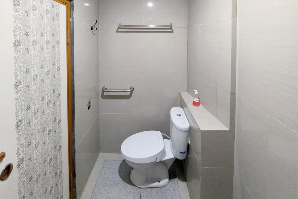 Twospaces Living At Maximus Inn パレンバン エクステリア 写真